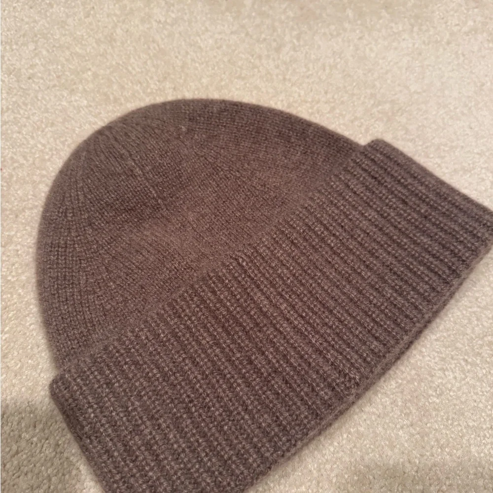 Aritzia 100% Cashmere Hat - Picture 6 of 9